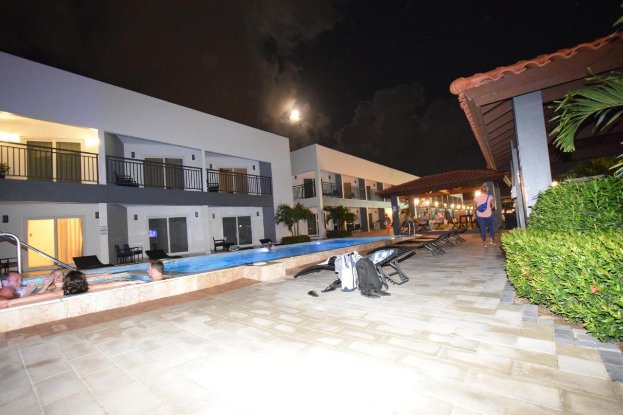 Arena Condos Aruba - 250 m from Eagle Beach Palm Beach Exterior foto