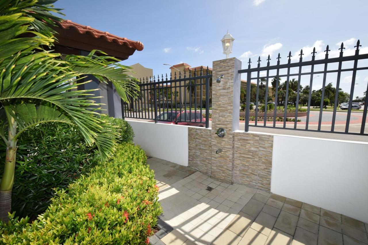 Arena Condos Aruba - 250 m from Eagle Beach Palm Beach Exterior foto